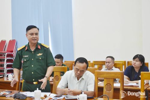 Đại diện Bộ Chỉ huy Quân sự thành phố phát biểu tại hội nghị. Ảnh: Phương Hằng