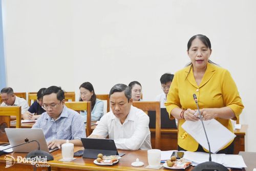 Thành ủy viên, Phó Trưởng ban Tuyên giáo và Dân vận Thành ủy Lê Thị Thái phát biểu tại hội nghị. Ảnh: Phương Hằng