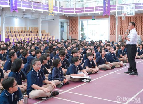 Học sinh Trường TH-THCS-THPT Song ngữ Á Châu tham gia các hoạt động trải nghiệm hè. Ảnh: Tuấn Anh