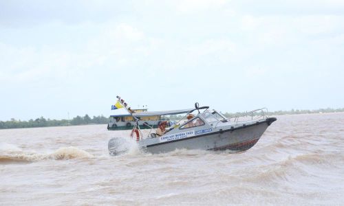Lực lượng Cảnh sát giao thông đường thủy tăng cường tuần tra kiểm soát tuyến sông mùa mưa bão.
