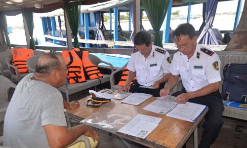 Cơ quan chức năng tăng cường kiểm tra, xử lý tại các điểm dịch vụ đưa rước khách du lịch sông nước miền Tây