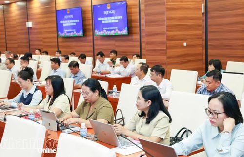 Lãnh đạo các xã, phường tham dự hội nghị.