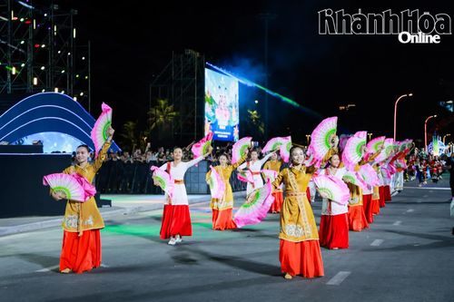 Màn biểu diễn mang màu sắc nghệ thuật đường phố.