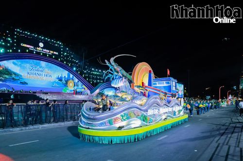 Màn diễu hành xe hoa.