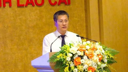 Phó Chủ tịch Thường trực UBND tỉnh Ngô Hạnh Phúc phát biểu khai mạc tọa đàm.