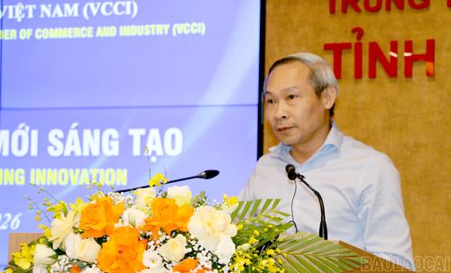 Các chuyên gia, nhà quản lý phát biểu tại tọa đàm.