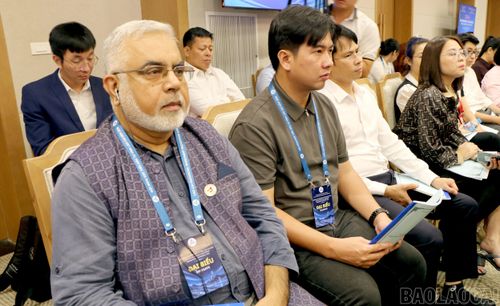 Các đại biểu tham dự tọa đàm.