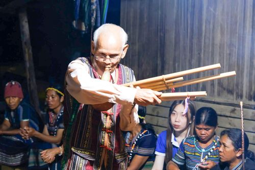Bản sắc văn hóa của đồng bào gốc Tây Nguyên vẫn còn đậm nét