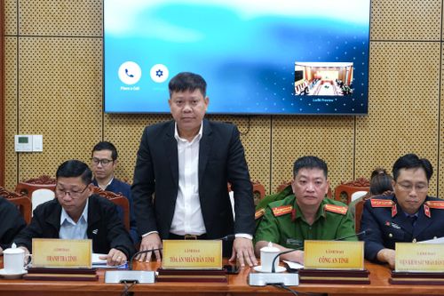 Lãnh đạo Tòa án nhân dân tỉnh Lâm Đồng nêu ý kiến tại buổi tiếp