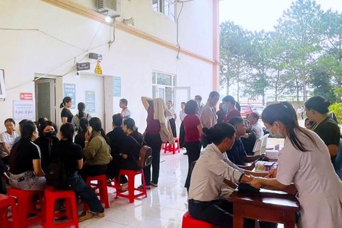 Người dân xã Đức An tích cực hưởng ứng chương trình khám sức khỏe toàn dân