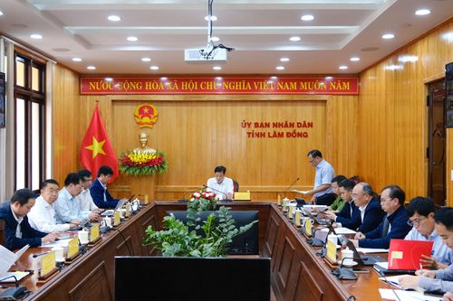 Quang cảnh buổi làm việc