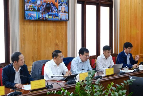 Đại diện lãnh đạo các sở, ngành tham dự buổi làm việc