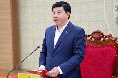 Đồng chí Y Thanh Hà Niê Kđăm, Ủy viên Ban Chấp hành Trung ương Đảng, Bí thư Tỉnh ủy, Trưởng Đoàn ĐBQH tỉnh Lâm Đồng phát biểu kết luận phiên họp