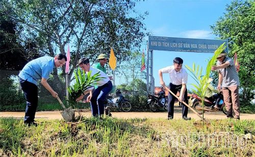Công trình “Hàng cây nông dân” được cán bộ, hội viên nông dân xã Cao Phong chung tay thực hiện chào mừng Đại hội đại biểu toàn quốc Hội Nông dân Việt Nam lần thứ IX, nhiệm kỳ 2026-2031.
