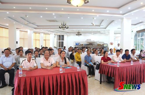 Các đại biểu dự hội nghị.