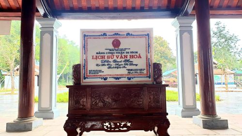 Ngày 12/2/1998, đền Quả Sơn được Bộ Văn hóa - Thông tin xếp hạng là Di tích Lịch sử - Văn hóa cấp quốc gia. Ảnh: Nguyễn Diệu