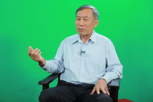 PGS.TS Lưu Đức Hải, Phó Chủ tịch kiêm Tổng Thư ký Tạp chí Kinh tế Môi trường trả lời phỏng vấn Podcast GREEN INSIGHT 5. (Ảnh: Phương Nam)