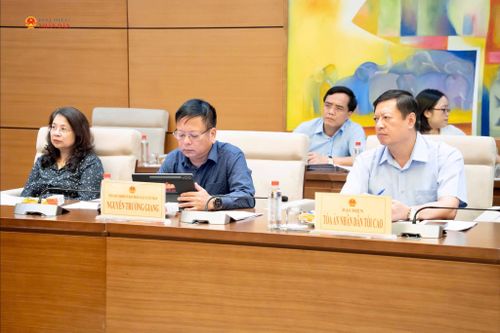 Các đại biểu dự phiên họp. Ảnh: Minh Trang