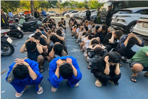 Các đối tượng trong đường dây mua bán, tàng trữ ma túy bị Công an TP Hồ Chí Minh bắt giữ.