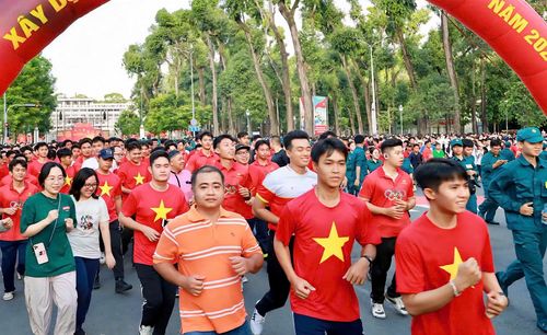 Giải chạy"chung một quyết tâm xây dựng xã, phường, đặc khu không ma túy" thu hút hàng chục ngàn người tham gia.