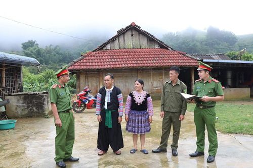 Tăng cường công tác tuyên truyền phổ biến pháp luật cho nhân dân vùng cao.