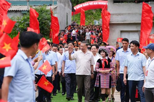 Tổng Bí thư, Chủ tịch nước Tô Lâm thăm, dự ngày hội toàn dân bảo vệ ANTQ năm 2026 tại bản Lóng Luông, xã Vân Hồ.