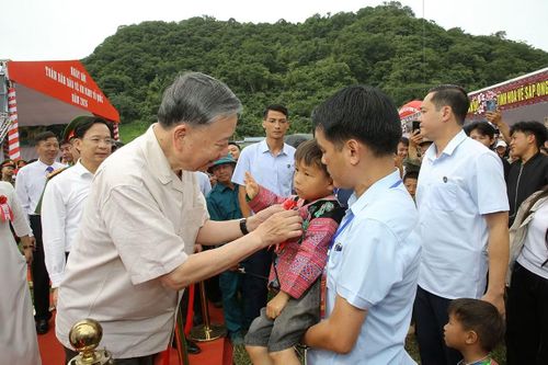 Người dân vùng cao Vân Hồ vui mừng đón Tổng Bí thư, Chủ tịch nước Tô Lâm.