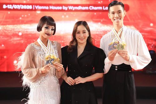 HLV và hai học trò Ngọc An - Tố Uyên.