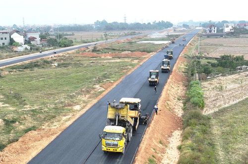 Việc các địa phương làm tốt công tác giải phóng mặt bằng đã góp phần đẩy nhanh tiến độ dự án đầu tư xây dựng đường Vành đai 4 - Vùng Thủ đô Hà Nội. Ảnh: Đỗ Tâm
