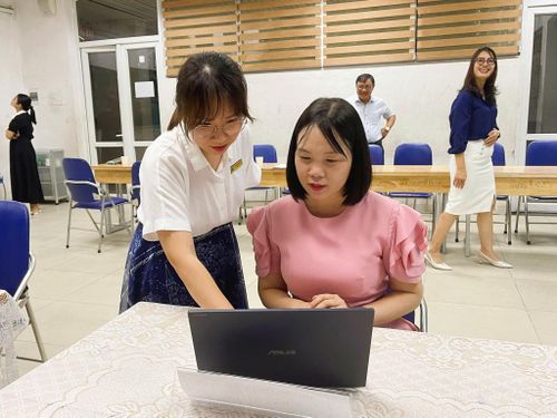 Chị Lịch cho biết quy trình mới giúp giảm đáng kể giấy tờ phải chuẩn bị, đồng thời hạn chế việc đi lại nhiều lần như trước. Ảnh: PV
