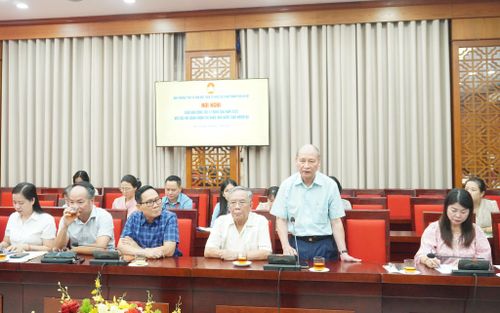 Phó Chủ tịch Thường trực Hội Nhà báo thành phố Hà Nội Kiều Thanh Hùng phát biểu tại hội nghị. Ảnh: Lê Dung