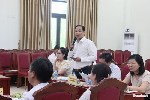Đại diện Ủy ban MTTQ Việt Nam xã Thư Lâm chia sẻ tại hội nghị. Ảnh: TH
