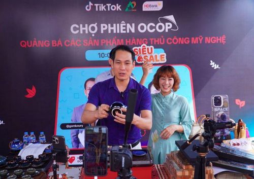 Hoạt động livestream cần được chuẩn hóa để đáp ứng yêu cầu mới. Ảnh: P.T