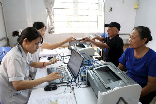 Người dân được khám tổng quát, tư vấn và sàng lọc các bệnh lý thường gặp.