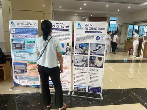 Theo ghi nhận, trong buổi sáng ngày hôm nay 16/7 có khoảng 300 người dân đã tới khám bệnh miễn phí tại Bệnh viện Lão khoa.