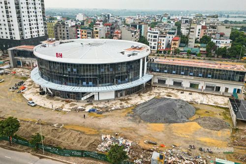 Tòa nhà điều hành hình tròn là điểm nhấn của dự án.