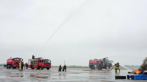 Ngay sau khi xảy ra sự cố, Cảng HKQT Nội Bài kích hoạt phương án khẩn nguy, thành lập Sở chỉ huy hiện trường và huy động các lực lượng triển khai chữa cháy, cứu nạn cứu hộ. Hiện trường được tạo lập với khói, lửa và các hiệu ứng cháy sát thực tế, sử dụng bọt foam và nước chữa cháy chuyên dụng để xử lý đám cháy.