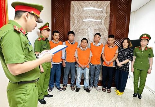 Công an tỉnh Thanh Hóa thi hành lệnh bắt bị can để tạm giam.