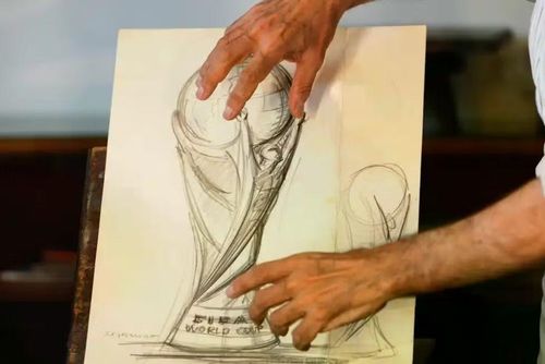 Bản phác thảo gốc của chiếc cúp FIFA World Cup tại một nhà kho ở Pioltello (Ý). (Ảnh: AP)