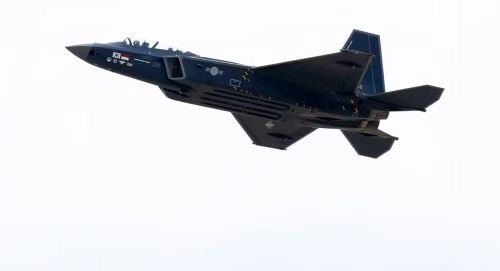Kèm theo KF-21, nước này sẽ cung cấp cho khách hàng các gói sản phẩm toàn diện, bao gồm máy bay chiến đấu hạng nhẹ FA-50 Block 70, tên lửa tầm xa và máy bay không người lái.