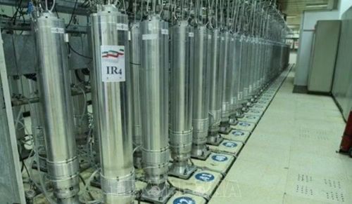Theo các chuyên gia được Reuters dẫn lời, toàn bộ khu phức hợp nằm sâu khoảng 600 mét dưới lớp đá granite, khiến nơi này gần như miễn nhiễm với các loại bom xuyên phá hiện có của Mỹ.