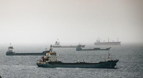Iran đồng thời cảnh báo có thể mở rộng việc phong tỏa từ eo biển Hormuz sang các tuyến hàng hải chiến lược trên Biển Đỏ nếu Mỹ tiếp tục các cuộc tấn công.