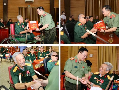 ...những món quà, cái nắm tay thật chặt