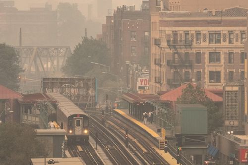 Khói từ các vụ cháy rừng ở Canada lan nhanh tới New York. Ảnh: Reuters.