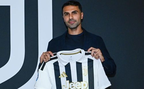 Zeki Celik rời AS Roma để gia nhập Juventus dưới dạng tự do. Hợp đồng của hậu vệ người Thổ Nhĩ Kỳ với "Bianconeri" có thời hạn đến hè 2029.