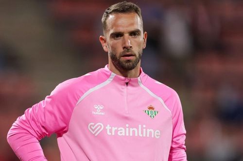 Thủ môn kỳ cựu Pau Lopez rời Betis sau một mùa giải để gia nhập Andorra FC, đội bóng đang thi đấu tại giải hạng hai Tây Ban Nha. Trước đó, Lopez từng chơi cho nhiều CLB danh tiếng như Tottenham, Marseille, Roma.