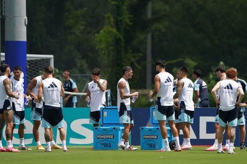 Các cầu thủ Argentina tập luyện chuẩn bị cho trận chung kết World Cup. Ảnh: Enviado especial.