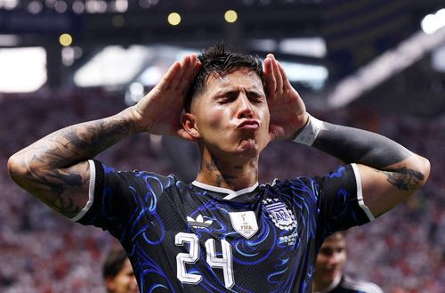 Enzo Fernandez mở đầu màn ngược dòng bằng cú sút xa đánh bại Jordan Pickford ở trận bán kết gặp tuyển Anh.