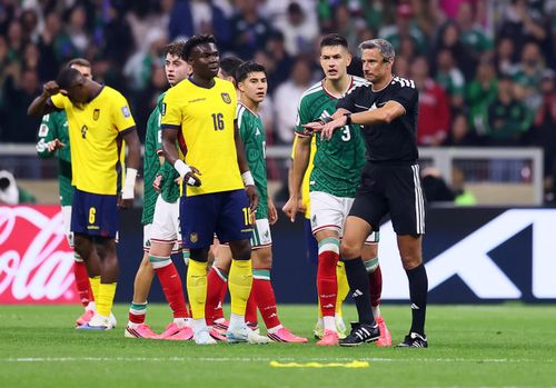 Trọng tài Slavko Vincic tại trận đấu giữa Mexico và Ecuador ở vòng 32 FIFA World Cup 2026 ngày 30/6. Ảnh: Reuters.