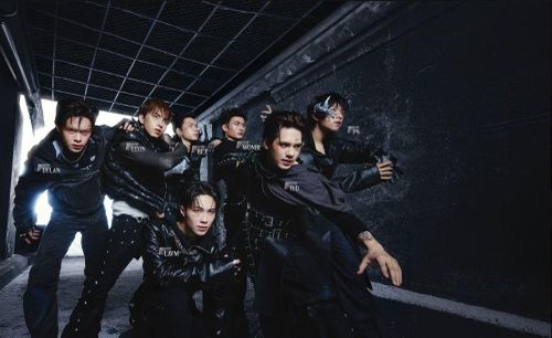 Đội hình hoàn chỉnh của UPRZIE gồm 7 thành viên: Bex, Wonbi, Leon, Dylan, O.D, LAVM và PN